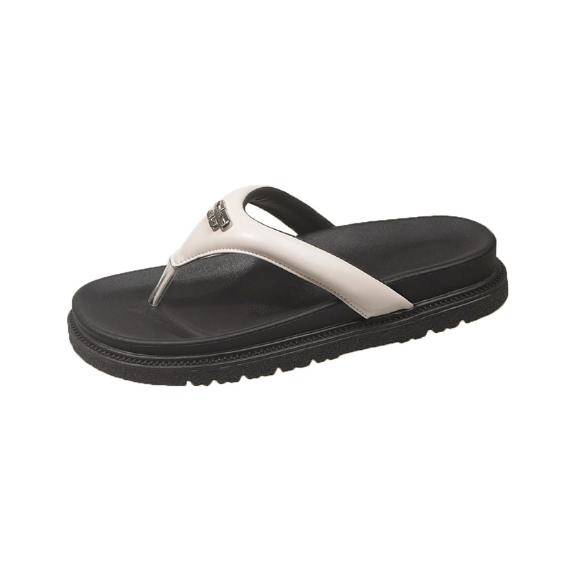 Vastagtalpú papucsok nőknek 2025 nyár új, határokon átnyúló, római strandcipők nagykereskedelemben, külső ruházat, fém díszítés