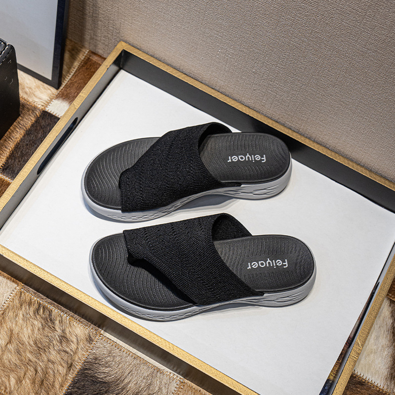 Külkereskedelmi papucsok nőknek 2025 Új flip-flopok, kényelmes, könnyű, divatos és sokoldalú külső ruházati strandszandálok