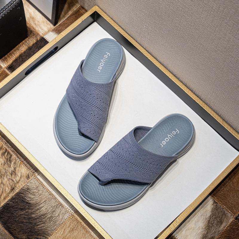 Külkereskedelmi papucsok nőknek 2025 Új flip-flopok, kényelmes, könnyű, divatos és sokoldalú külső ruházati strandszandálok