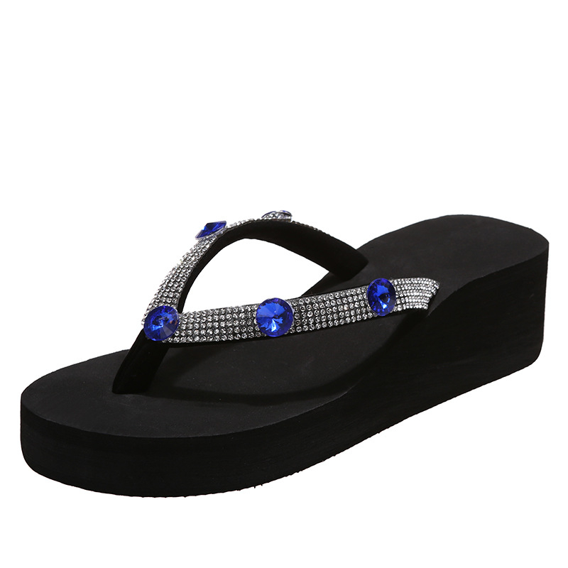 Európai és amerikai határokon átnyúló, plus size vastag aljú, ék alakú papucsok női 2025 nyári új strasszos flip-flopok divatos strandpapucsok
