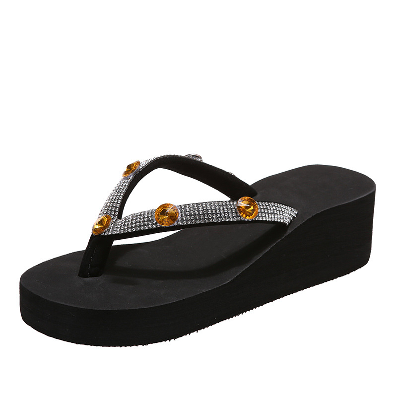 Európai és amerikai határokon átnyúló, plus size vastag aljú, ék alakú papucsok női 2025 nyári új strasszos flip-flopok divatos strandpapucsok