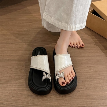 Vastag talpú, platformtalpú, tangaorrú női papucsok 2025-ös nyárra, új koreai stílusú, hétköznapi, lapos talpú papucsok