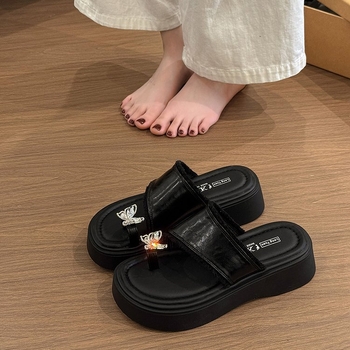 Vastag talpú, platformtalpú, tangaorrú női papucsok 2025-ös nyárra, új koreai stílusú, hétköznapi, lapos talpú papucsok