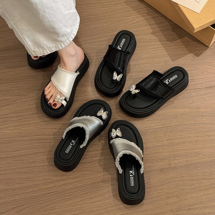 Vastag talpú, platformtalpú, tangaorrú női papucsok 2025-ös nyárra, új koreai stílusú, hétköznapi, lapos talpú papucsok