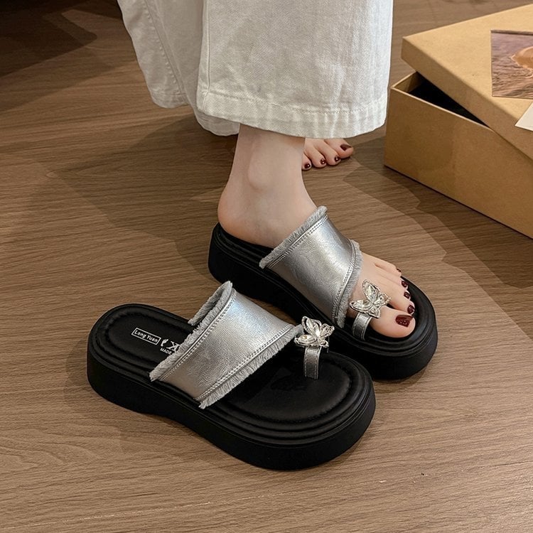 Vastag talpú, platformtalpú, tangaorrú női papucsok 2025-ös nyárra, új koreai stílusú, hétköznapi, lapos talpú papucsok
