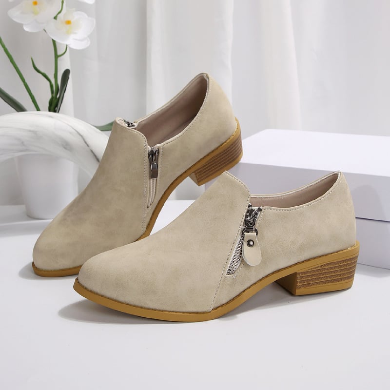 Gilios burnos viengubi moteriški bateliai 2025 m. pavasariui. Nauji europietiški ir amerikietiški plius dydžio tarpvalstybiniai moteriški batai su smailiais storais kulnais. Sandėlyje.