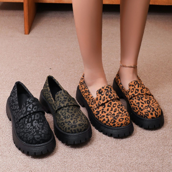 Határokon átnyúló export nagy méretű női mokaszinok 2025 új őszi és téli fekete bebújós vastag sarkú brit stílusú kis bőrcipők