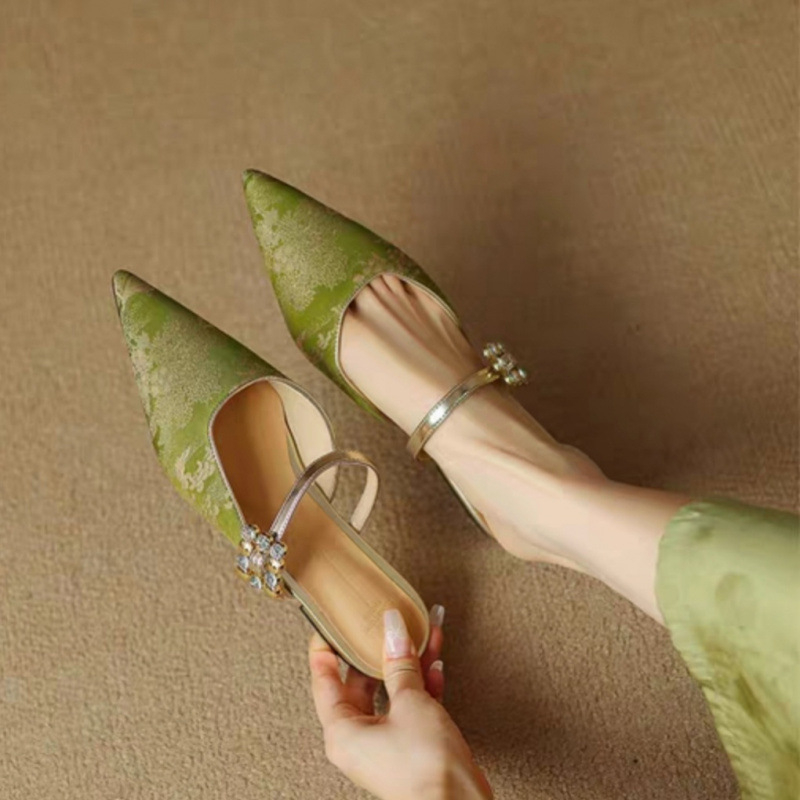 Naujos kiniško stiliaus žakardo, kalnų krištolinės, žemakulnės šlepetės moterims, vasarinės, naujos, stilingos, storakulnės, smailios nosies, basutės su tingiu padu