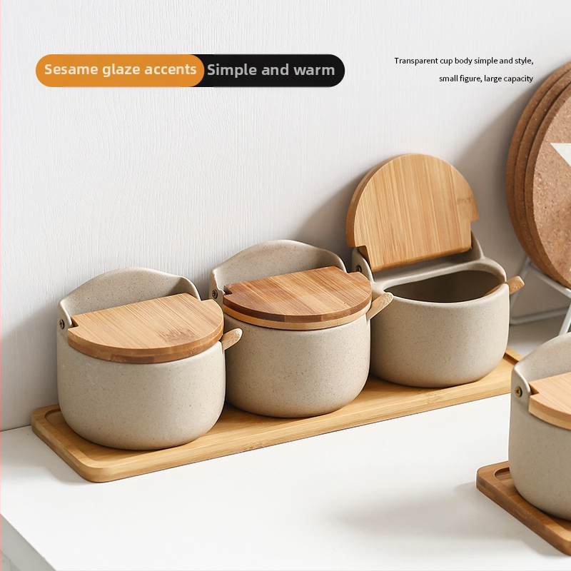 Японски Ins Висококачествен кухненски буркан за подправки Комплект кутии за подправки Домашен керамичен буркан за подправки Буркан за сол с капак Нов продукт