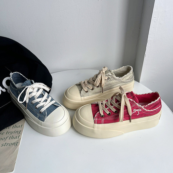 Pantofi sport din pânză albastră denim pentru femei, cu două uzuri, vara 2025, pantofi versatile de nișă, respirabili, adidași cu slip-on, jumătate de drag