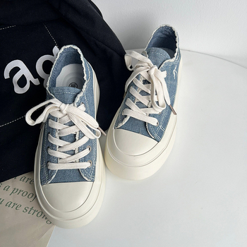 Pantofi sport din pânză albastră denim pentru femei, cu două uzuri, vara 2025, pantofi versatile de nișă, respirabili, adidași cu slip-on, jumătate de drag