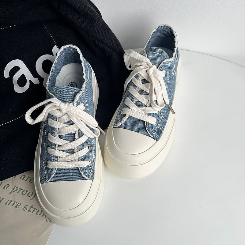 Pantofi sport din pânză albastră denim pentru femei, cu două uzuri, vara 2025, pantofi versatile de nișă, respirabili, adidași cu slip-on, jumătate de drag