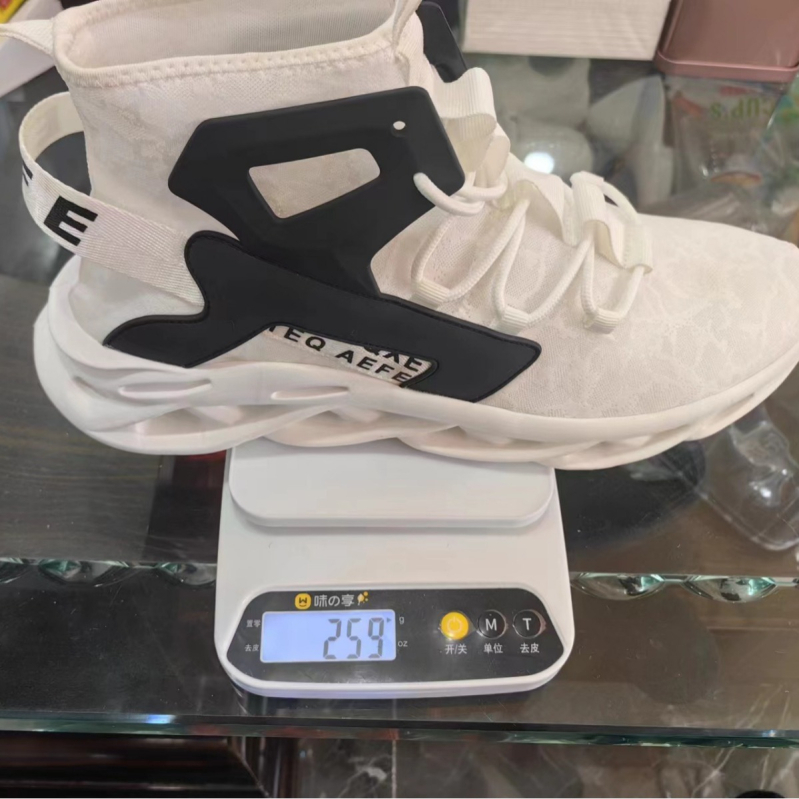 Külkereskedelmi robbanások Torre cipők Férfi lélegző hálós munkacipő Vastag talpú megnövelt Jinjiang férfi cipők Csavaros talpú alkalmi cipők