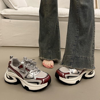 Δημοφιλή παπούτσια μπαμπά με χοντρή σόλα και πλατφόρμα για γυναίκες, αυξανόμενα ύψος, σούπερ καυτά νέα καλοκαιρινά ασημένια αθλητικά παπούτσια casual του 2025