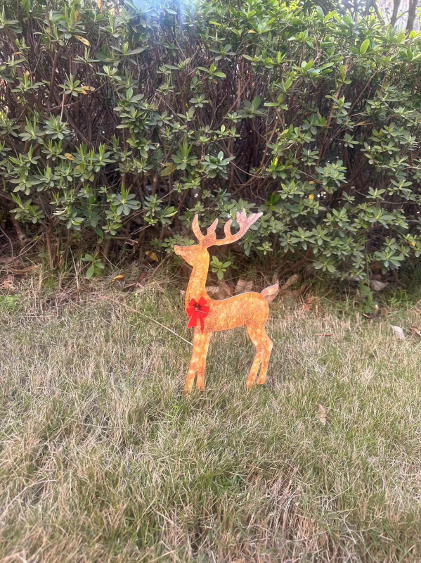 Kalėdiniai sprogimai tarpvalstybiniu mastu, elnių kiemo grindų dekoravimas, sodo veja, prekybos centro dekoravimas, namų dekoravimas