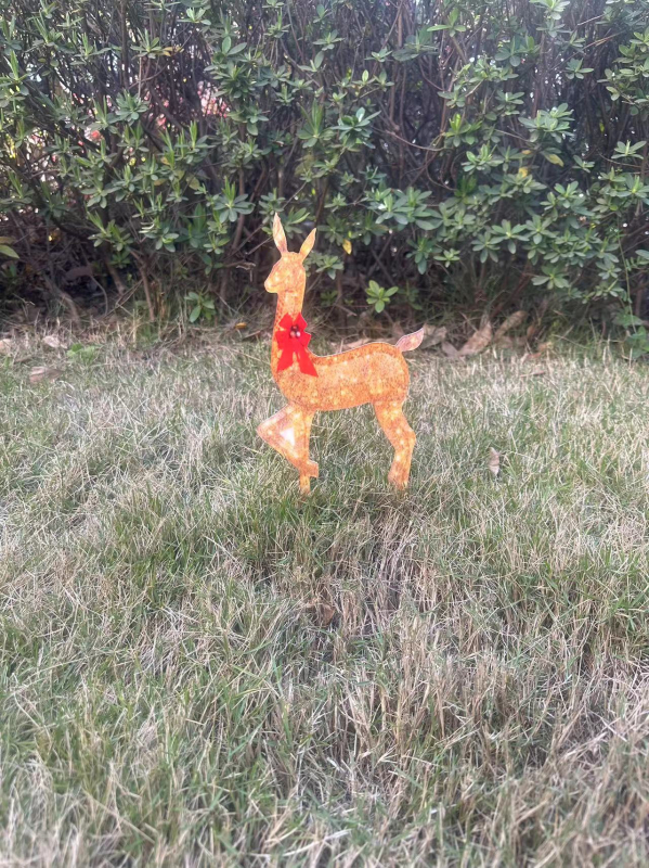 Kalėdiniai sprogimai tarpvalstybiniu mastu, elnių kiemo grindų dekoravimas, sodo veja, prekybos centro dekoravimas, namų dekoravimas