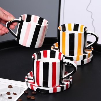 Loominguline triibuline kohvitass ja alustass majapidamises keraamiline tass pärastlõunatee kohvitass ja alustass lihtne kruus hommikusöögi piimatass