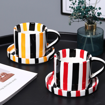 Loominguline triibuline kohvitass ja alustass majapidamises keraamiline tass pärastlõunatee kohvitass ja alustass lihtne kruus hommikusöögi piimatass