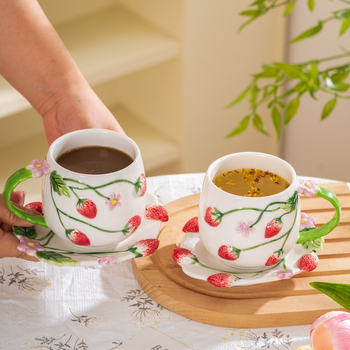 Puhtalt käsitööna valminud käsitsi maalitud keraamiline kohvitass, glasuurialuse värviga hommikusöögitass, veetass, kruus, uhke keraamiline tass ja alustass