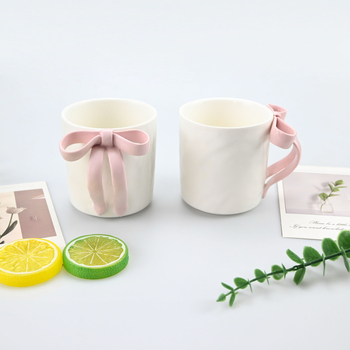 Uus stereo vibukujuline keraamiline tasskruus lisab suurepärase välimusega joogivee paarile kohvitassi