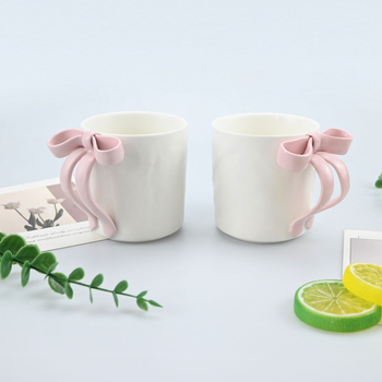 Uus stereo vibukujuline keraamiline tasskruus lisab suurepärase välimusega joogivee paarile kohvitassi