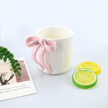 Uus stereo vibukujuline keraamiline tasskruus lisab suurepärase välimusega joogivee paarile kohvitassi