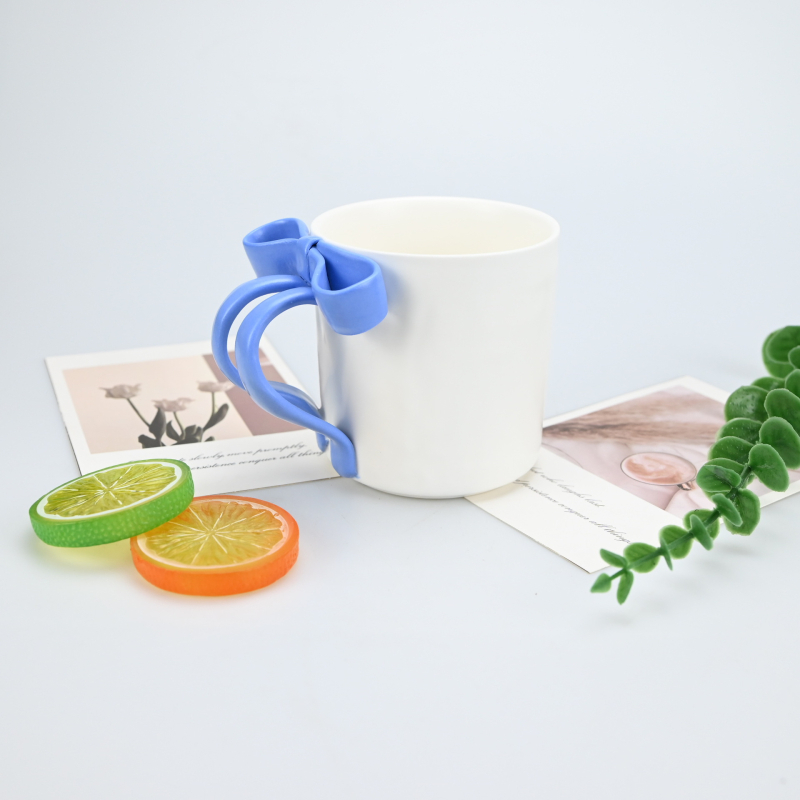 Uus stereo vibukujuline keraamiline tasskruus lisab suurepärase välimusega joogivee paarile kohvitassi