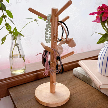 Täispuidust tassiriiul, veetopside riidepuu, kuivatusrest, hoiuriiul alussissepääsuga, riputatav võtmete ja ehete riputusrest