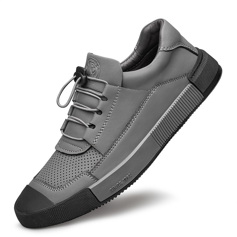 Határokon átnyúló élő közvetítés a mutatós, új, közösségi divatos, kerek orrú férfi szabadtéri cipőkről, mindennapi divatról, hétköznapi és sokoldalú férficipőkről