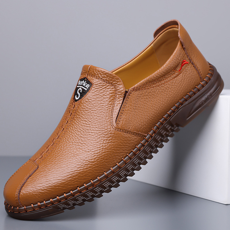 Tavaszi és őszi új puha bőr sapkás cipők üzleti férfi alkalmi nagyméretű bőr cipők lusta bebújós férfi cipők nagykereskedelem