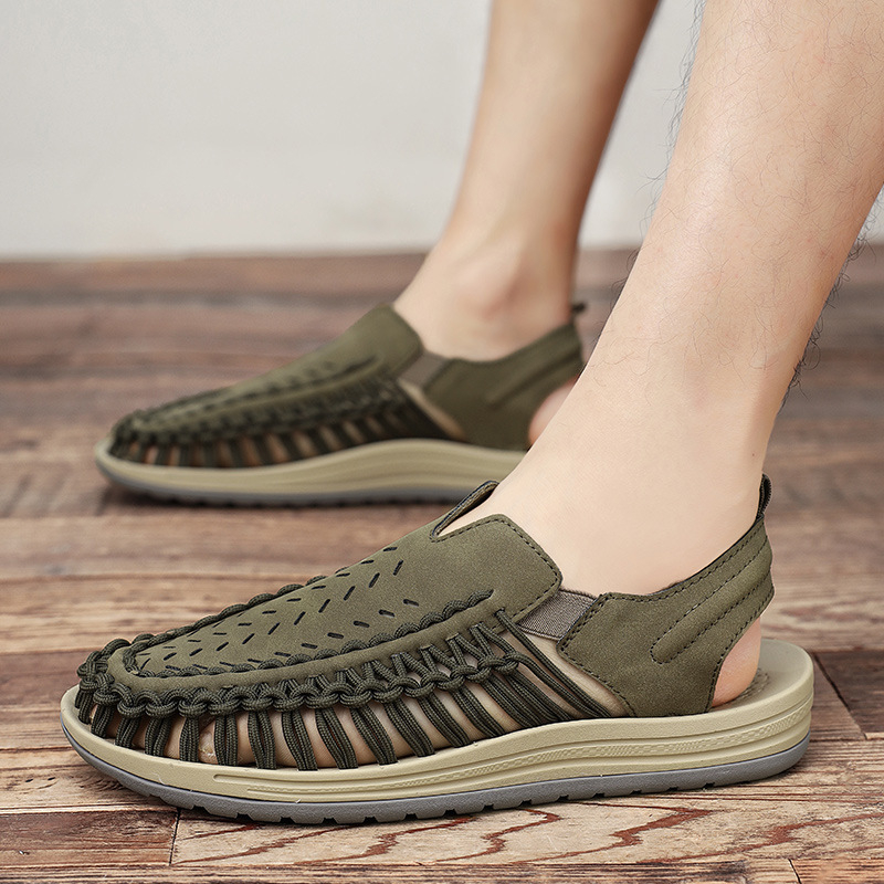 2025 Új, határokon átnyúló szandálok Férfi nyári üreges, lélegző strandcipők Férfi szőtt, jellegzetes, puha talpú, bebújós férfi cipők