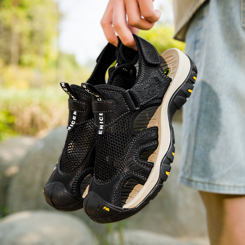 Perforált szandálok 2025-ös nyárra Új lyukas szandálok Valódi bőr férfi szandálok Hétköznapi strandszandálok Határon átnyúló, nagy méret 48