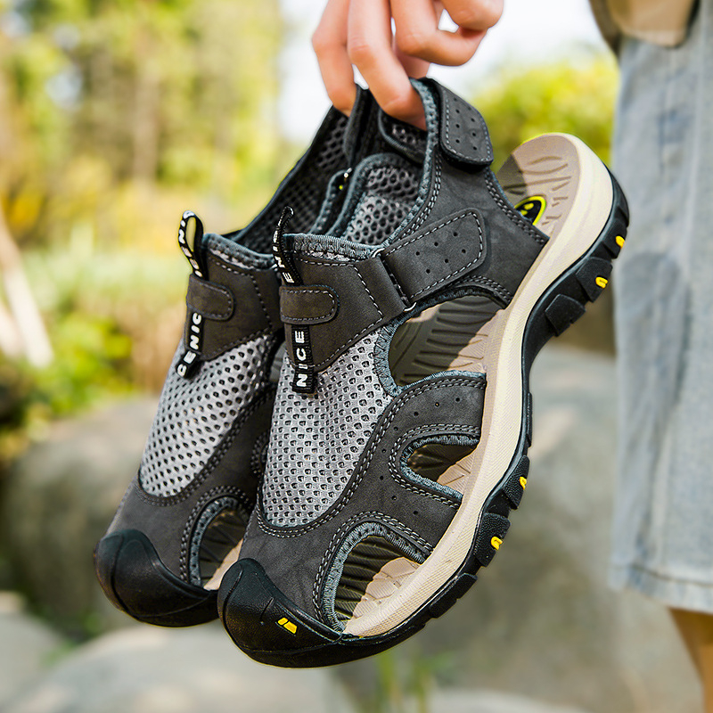 Perforált szandálok 2025-ös nyárra Új lyukas szandálok Valódi bőr férfi szandálok Hétköznapi strandszandálok Határon átnyúló, nagy méret 48