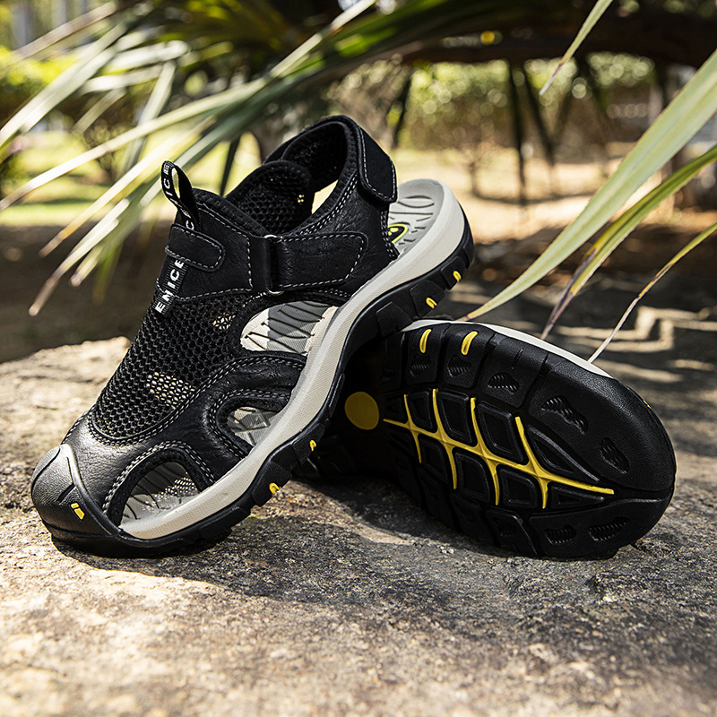 Perforált szandálok 2025-ös nyárra Új lyukas szandálok Valódi bőr férfi szandálok Hétköznapi strandszandálok Határon átnyúló, nagy méret 48