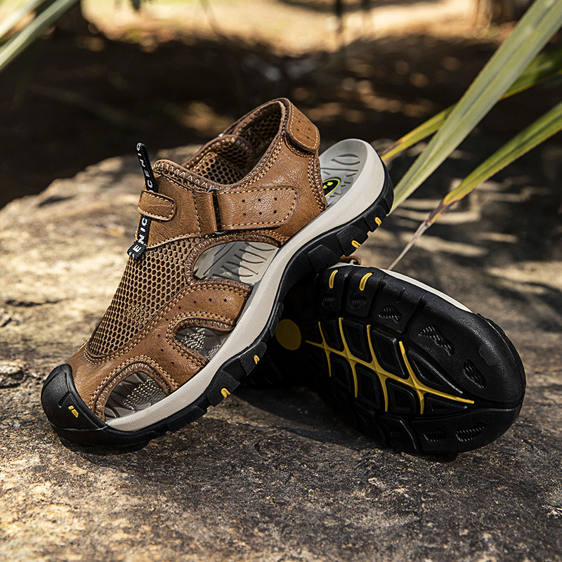 Perforált szandálok 2025-ös nyárra Új lyukas szandálok Valódi bőr férfi szandálok Hétköznapi strandszandálok Határon átnyúló, nagy méret 48