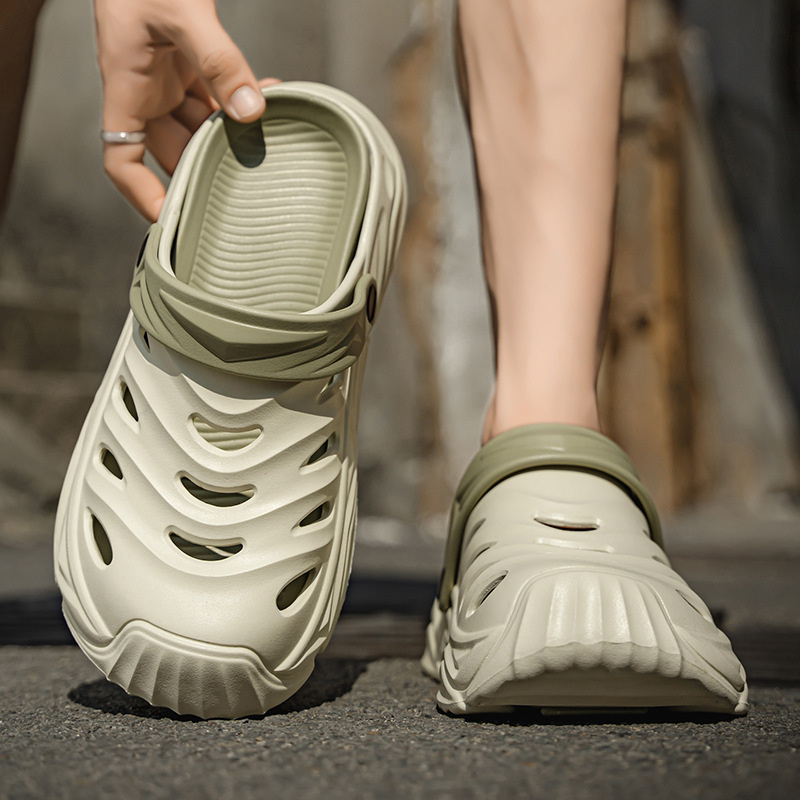 Cross-Border krokodilcipő, férfi nyári felsőruházat, csúszásmentes, 2025-ös új stílusú strandszandál, férfi koreai stílusú gyártó, nagykereskedelem