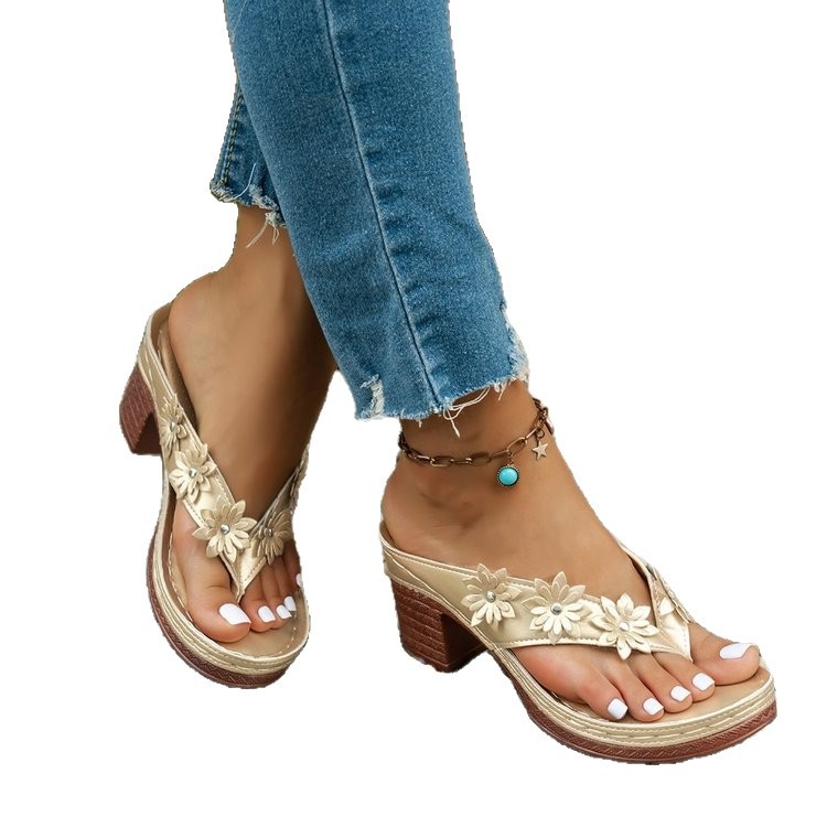 Užsienio prekyba Didelio dydžio kvadratinio kulno gėlės europietiško ir amerikietiško stiliaus stringinės basutės 2025 m. vasaros paplūdimio viršutiniai drabužiai moteriški batai Temu paruošti atsargos