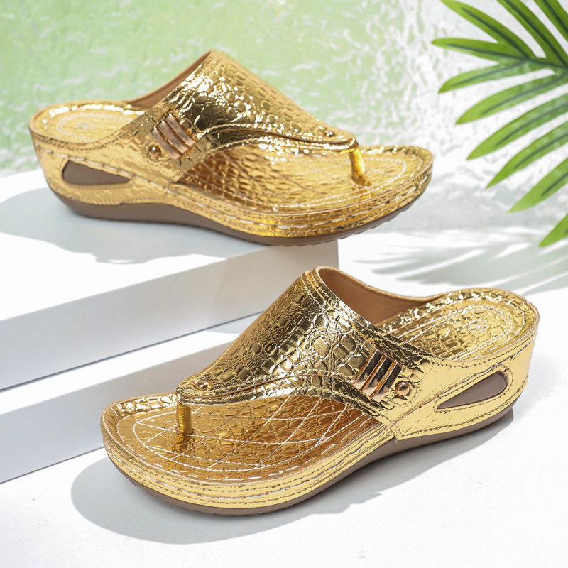 Naiste plätud 2025. aasta suvel uue stiiliga Euroopa ja Ameerika väliskaubanduse suured õõnsad metallist paksu tallaga sandaalid naistele hulgimüügiks