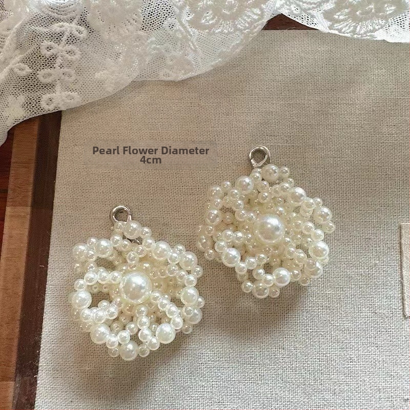 Madingas ir stilingas kaspino formos perlų kutais, cirkonio kulnu, grandinėle, batų gėlėmis, sagtimi puoštas aksesuaras, karoliukais puoštas pakabukas, dekoratyvinė sagtis