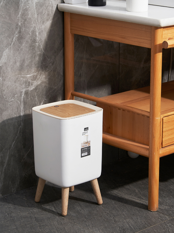 Vairumtirdzniecības augstpapēžu atkritumu tvertne japāņu stilā, vienkāršs baļķu stila elastīgs pārsegs, jauks mājas viesistabas grīdas paliktnis ar augstpapēžu...