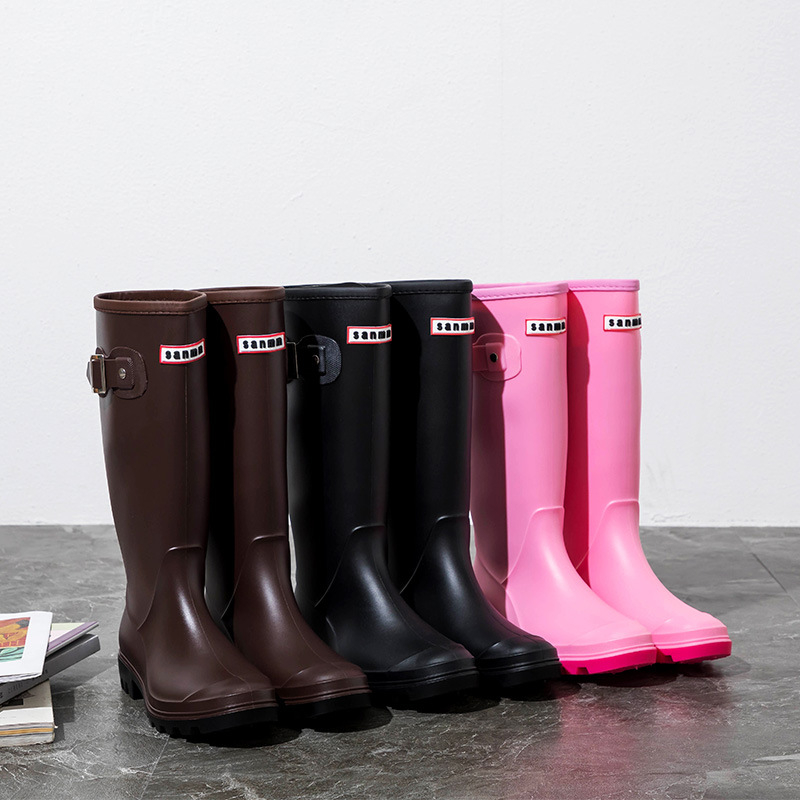 „Sanming“ grožio madingi viršutiniai drabužiai suaugusiems, madingi aukšti lietaus batai moterims, vandeniui atsparūs batai, neslystantys lietaus batai, didmeninė prekyba