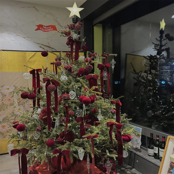 Διασυνοριακή χριστουγεννιάτικη διακόσμηση με μπάλα κοστούμι πάρτι χριστουγεννιάτικο δέντρο κρεμαστό κόσμημα μπάλα συρρέουν ζωγραφισμένο κουτί δώρου χριστουγεννιάτικη μπάλα