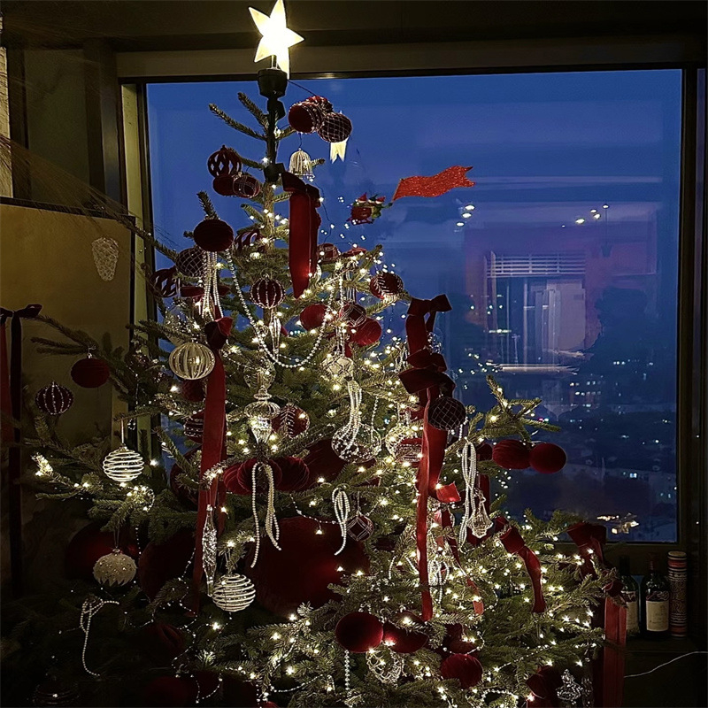 Határokon átnyúló karácsonyi dekoráció golyó öltöny party karácsonyfa lógó golyó medál pelyhesítő festett karácsonyfa golyó ajándékdoboz