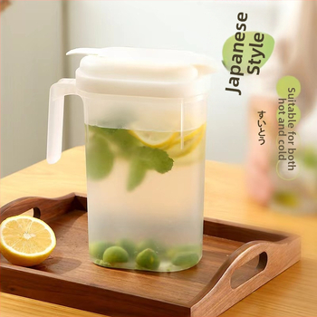Japoniško stiliaus šalto vandens butelis, plastikinis vasarinis buitinis didelės talpos šalto vandens butelis, filtras, atsparus aukštai temperatūrai, sandarus šaldytuvo sulčių arbatinukas