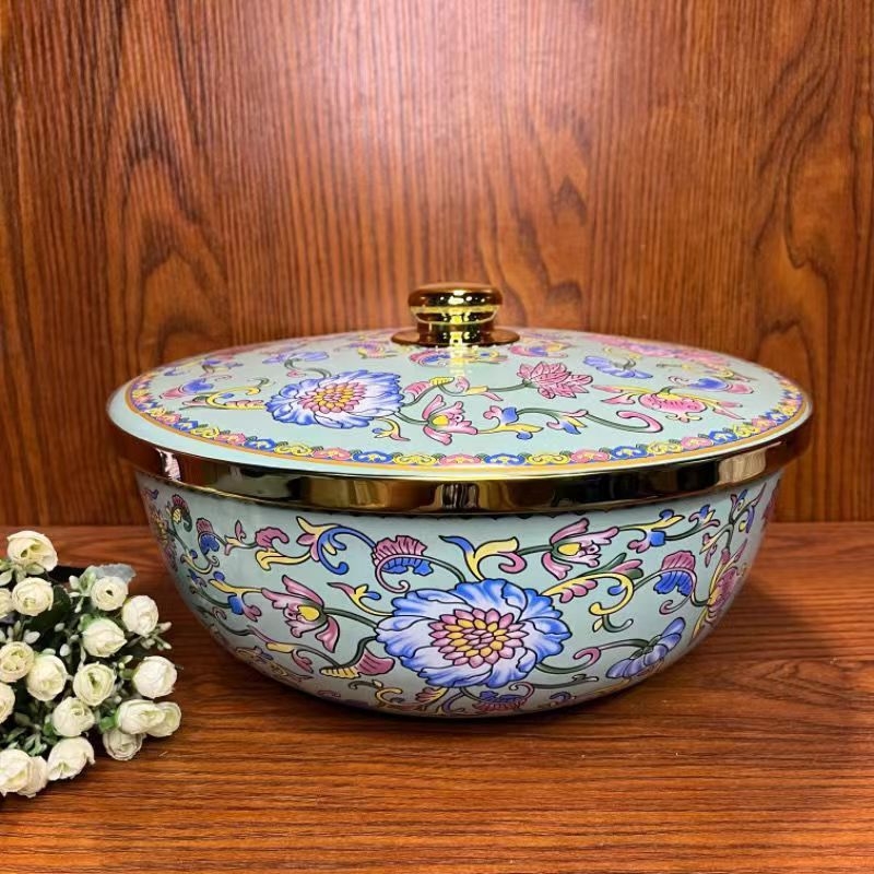 Greitai paruošiamų makaronų dubenėlis su taukų indeliu, sriubos puodas su dviem rankenomis, mažas karšto vandens puodas, pieno puodas, aštraus aliejaus mini tradicinis mažas puodas