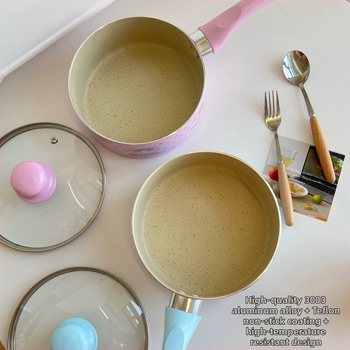 Japoniškas kreminis kulomi su didelėmis ausimis, Merlot padažu, nepridegančia keptuve su dangčiu, makaronų kepimo indu, keptu kiaušiniu, pieno keptuve, sriubos puodu