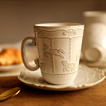 Prantsuse stiilis reljeefne vintage ahjuvahetuskarussell keraamiline kohvitass ja alustass pärastlõunatee tass ja alustass tõmmatav lillekruus