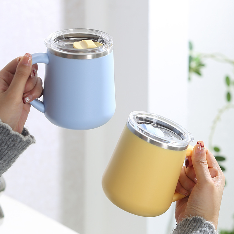 Kõrge väärtusega kruus tüdrukutele mõeldud kaasaskantav kohvitass kaanega, kahekihiline, põletuskindel, suletud roostevabast terasest majapidamiskruus