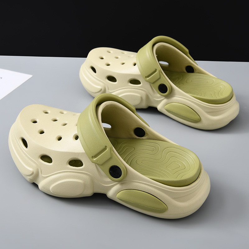 Új stílusú lyukas cipő férfi nyári külső ruházat csúszásmentes kopásálló baotou vastag aljú fokozott szaggátló lélegző strandpapucs