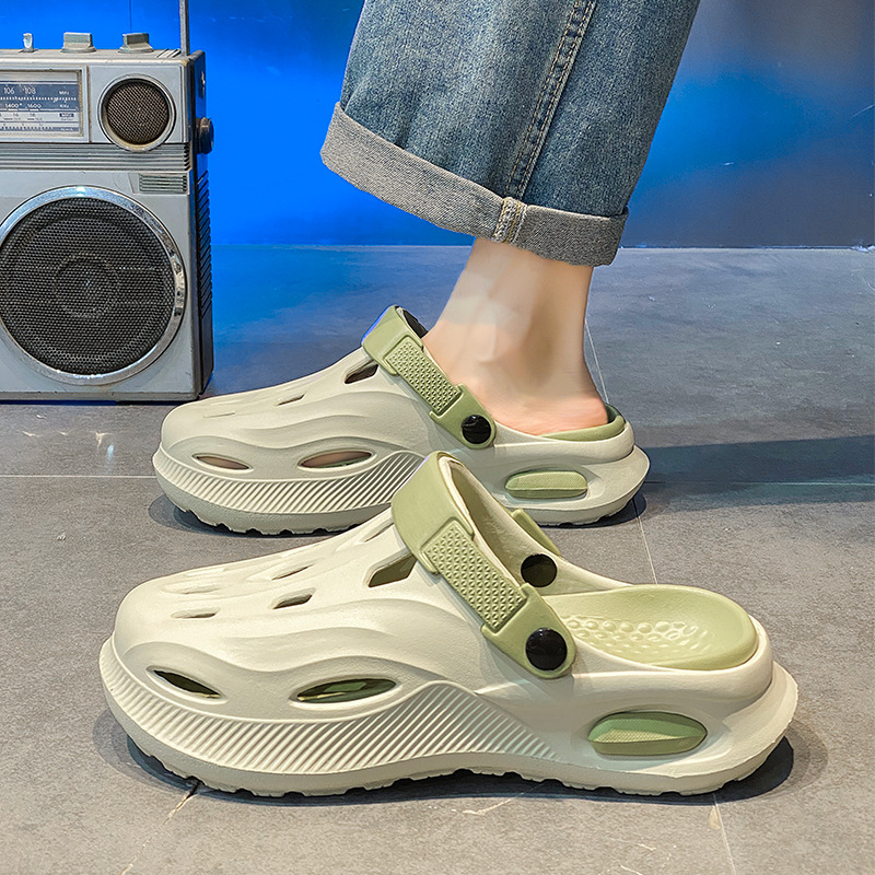 2025 Nyári Új Stílusú Lyukú Cipők Férfi Külső Ruházat Alkalmi Vastag Talpú Szar Feeling Baotou Szandálok és Papucsok Lélegző Kétszínű Papucsok